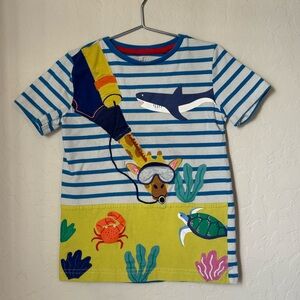 Mini Boden Blue and Yellow Giraffe Scuba Adventure Tee Size 5-6Y